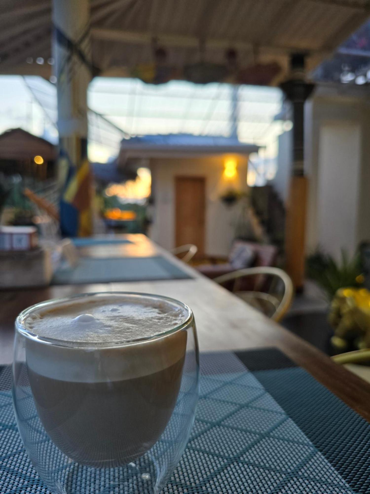 Habibi Hostel & Restaurant Unawatuna Eksteriør billede