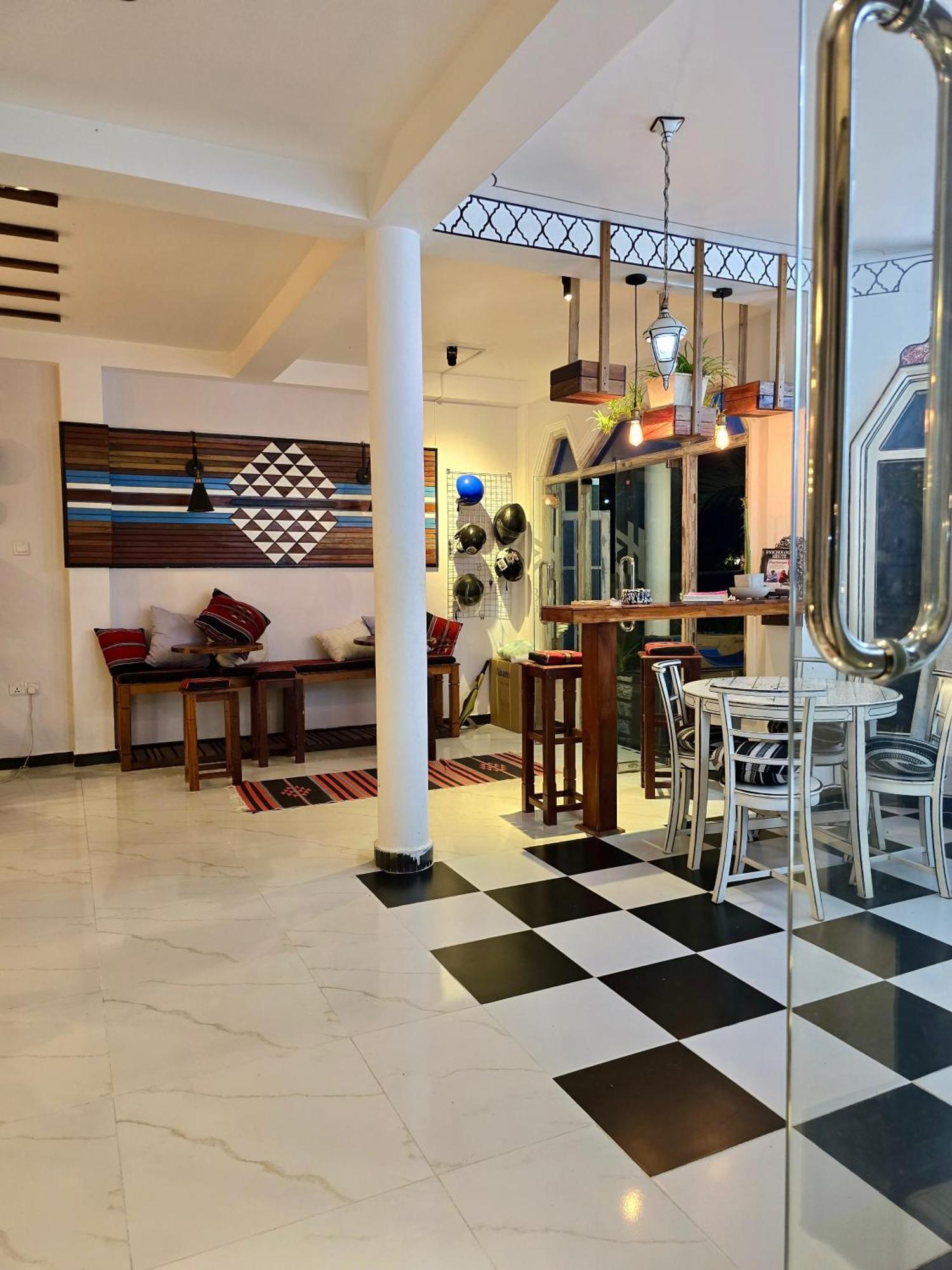 Habibi Hostel & Restaurant Unawatuna Eksteriør billede
