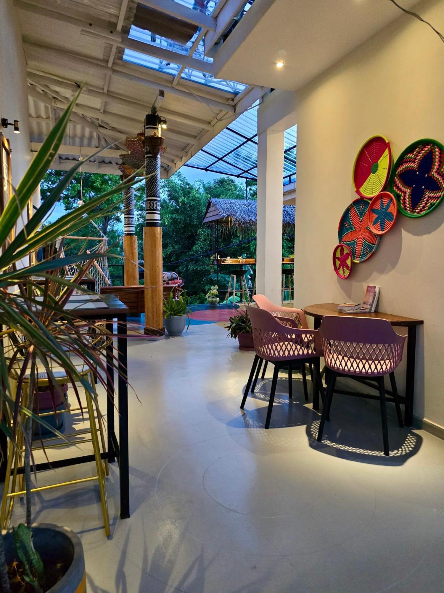 Habibi Hostel & Restaurant Unawatuna Eksteriør billede