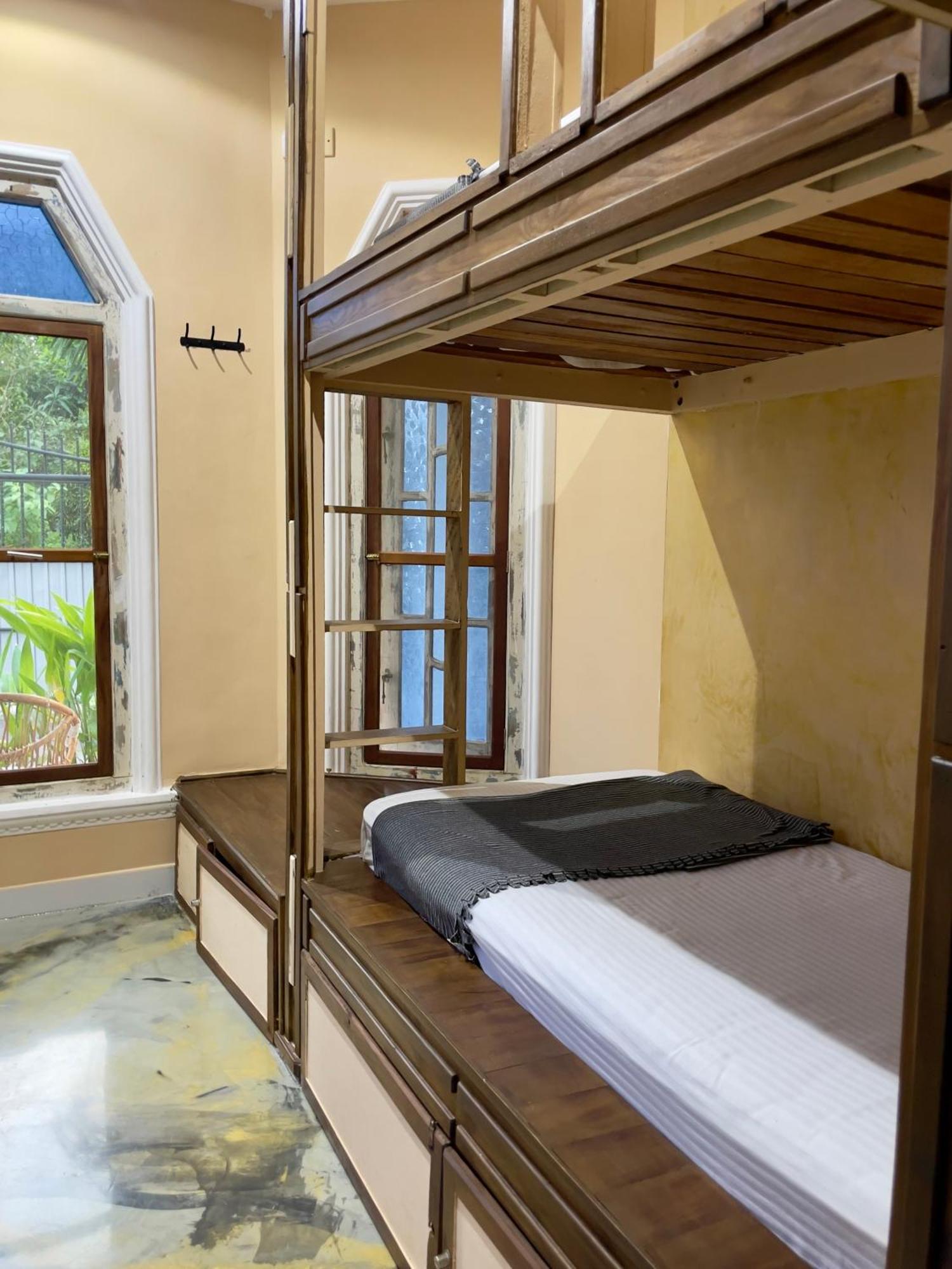 Habibi Hostel & Restaurant Unawatuna Eksteriør billede