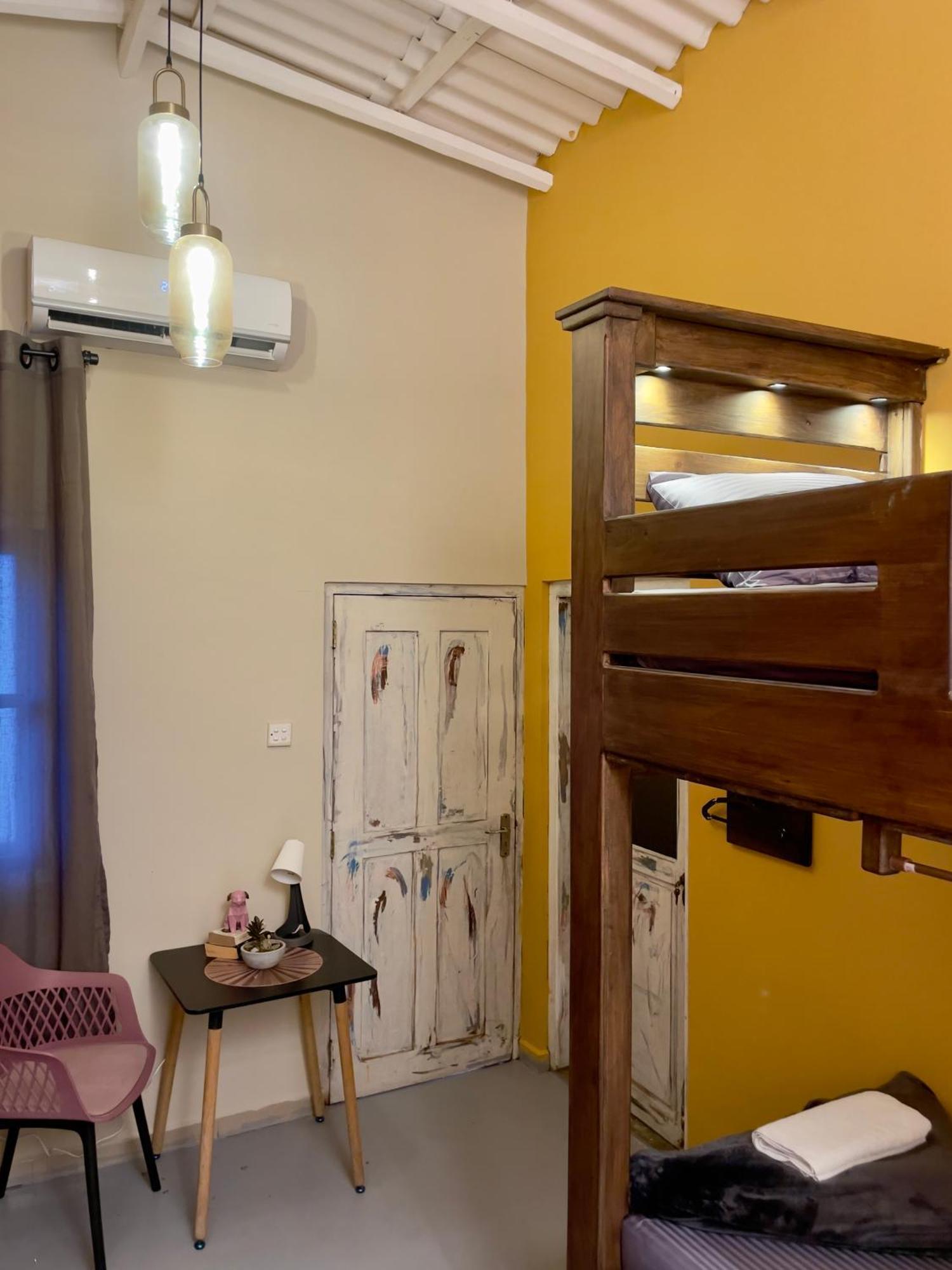 Habibi Hostel & Restaurant Unawatuna Eksteriør billede